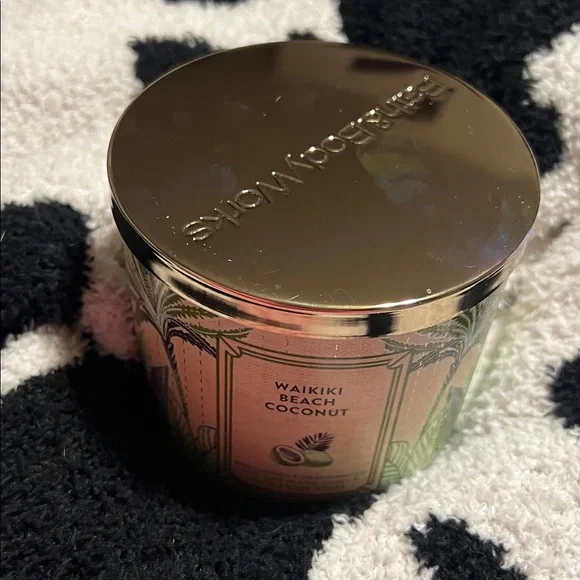 NWT Bath and Body Works Waikiki Beach Coconut
3-Wick Candle- 14.5 oz - Picture 2 of 7